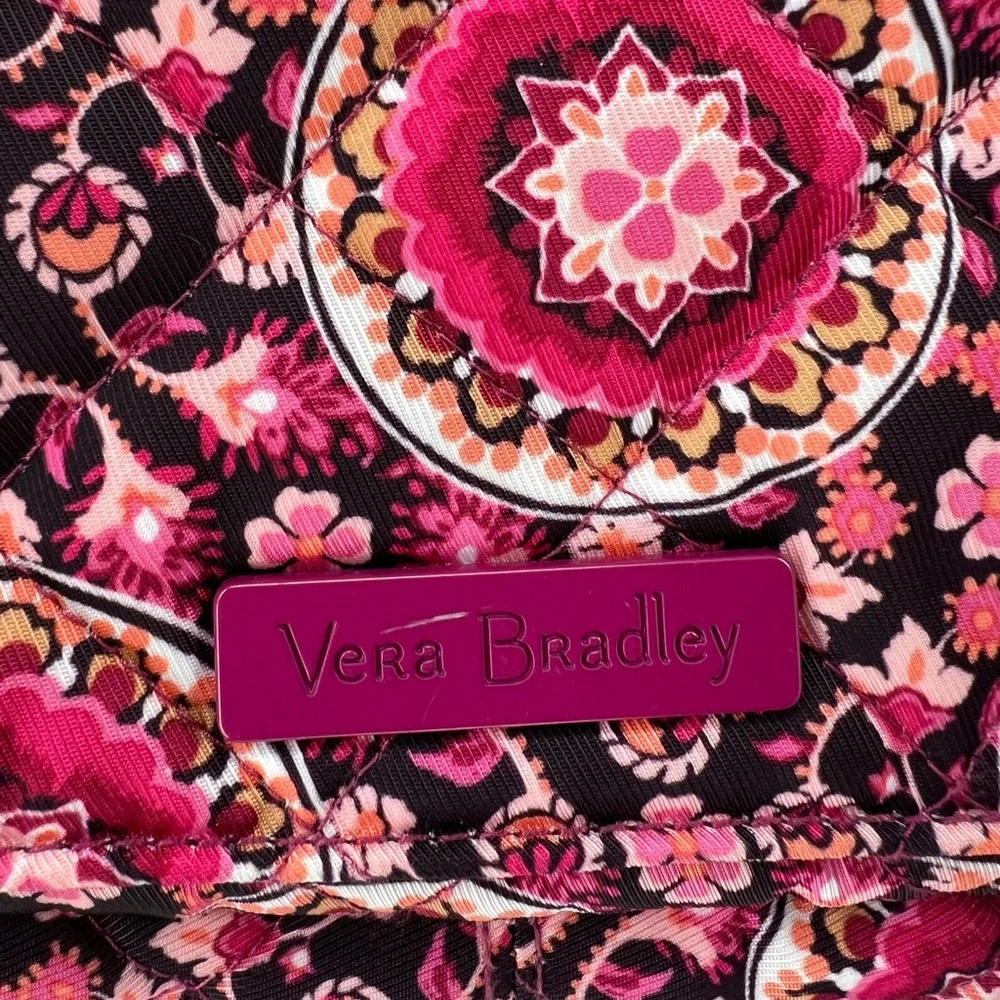 VERA BRADLEY CROSSBODY RASPBERRY MEDALLION‎ CARSON BAG CLASSIC VIBRANT QUILTED